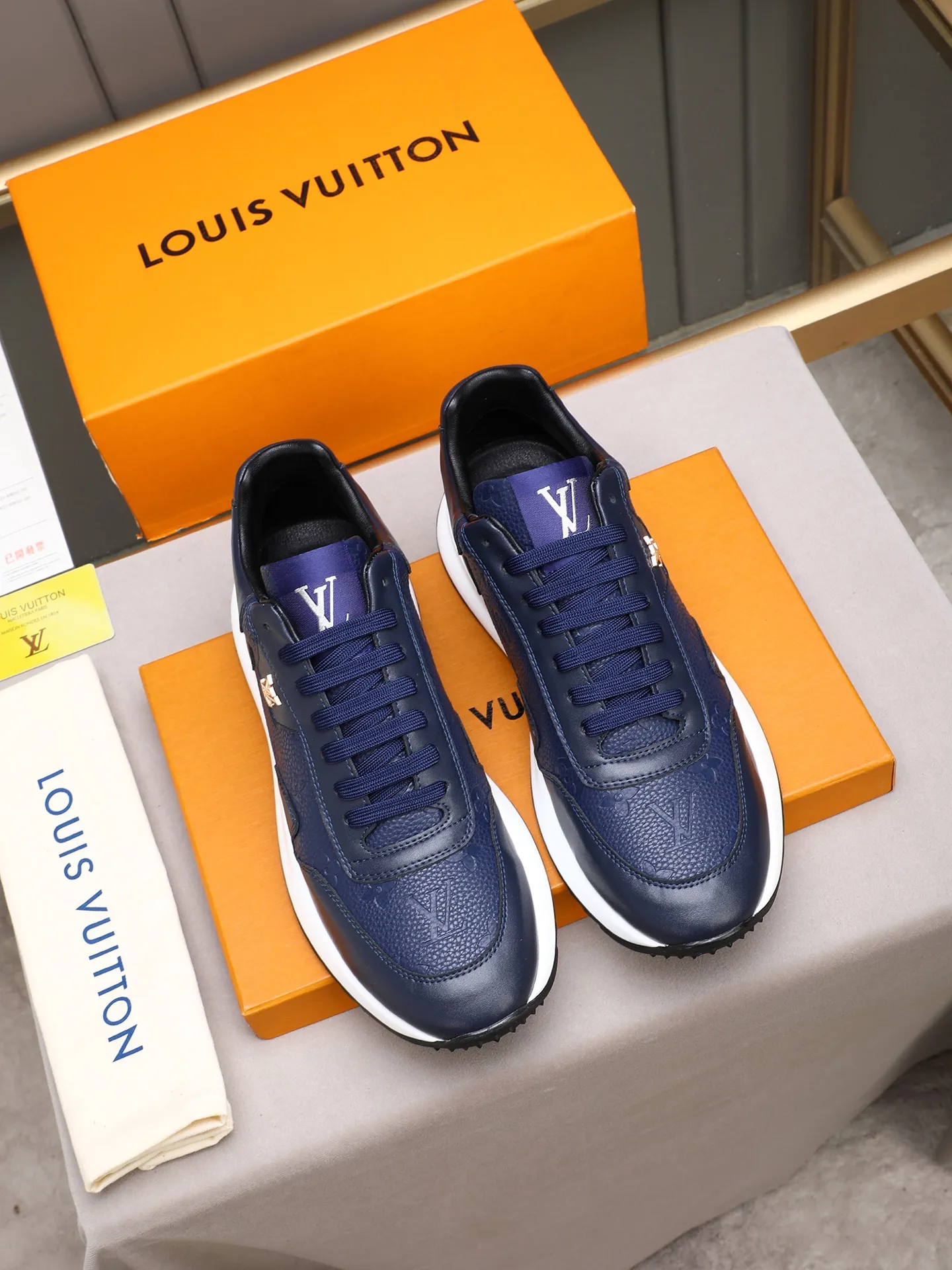 Men's shoes 💰460 [LV] Imported calfskin embossed, breathable first-layer sheep lining ✊✊Fashionable, crisp, stylish, more eye-catching and more classy. It will subvert the old idea and be a must-have for fashionistas who want to spend time with you! Must keep it for yourself! High and comfortable but low, high-end quality workmanship. 38-44 (45 customized)